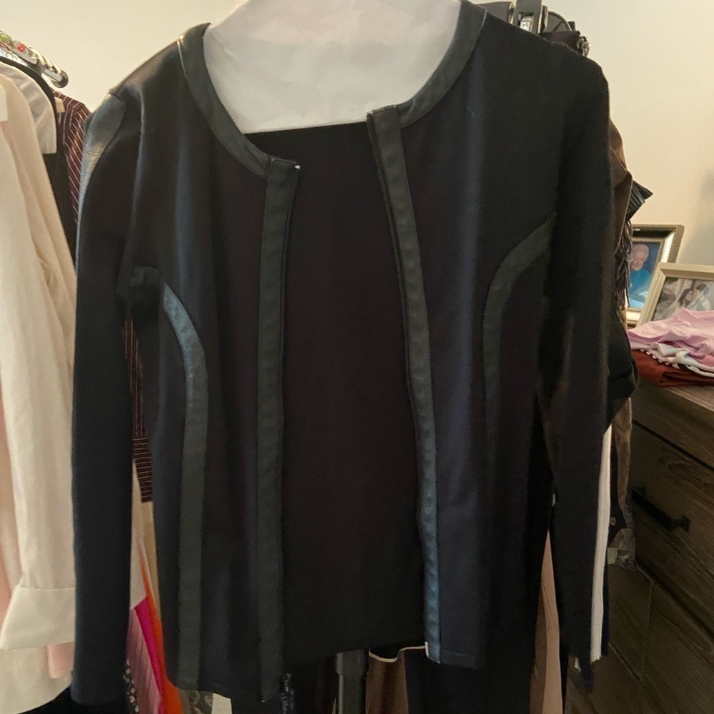 Vermani size small zip up black and leather top